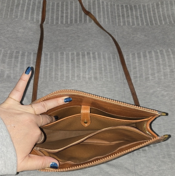 Vintage Dooney & Bourke Crossbody All Weather Leather shoulder bag brown taupe - Picture 5 of 10